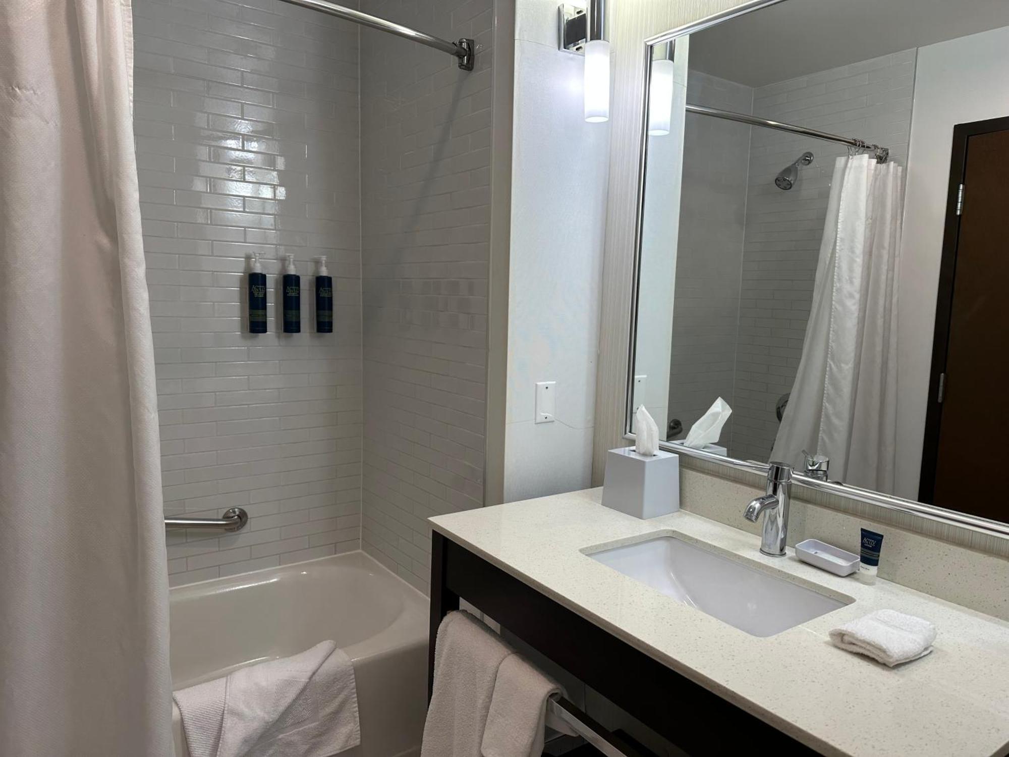 Four Points By Sheraton Edmonton Gateway מראה חיצוני תמונה