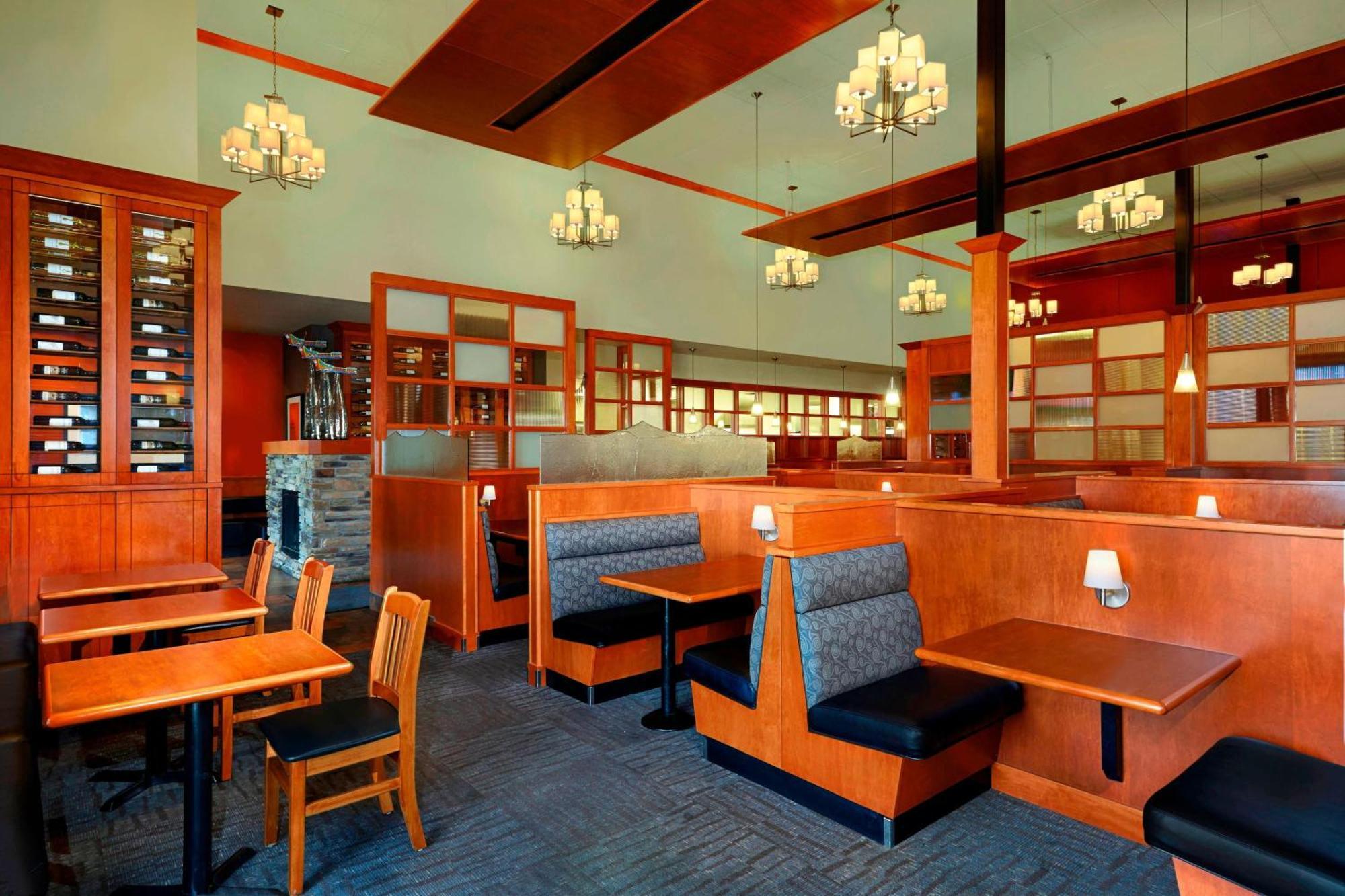 Four Points By Sheraton Edmonton Gateway מראה חיצוני תמונה